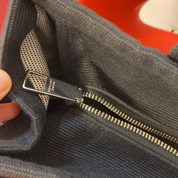 Marc Jacobs The Jacquard Large Tote Bag BLACK Model M0017048-001 - Picture 5 of 10